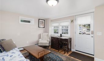1 Adelaide Ave, Bristol, RI 02809