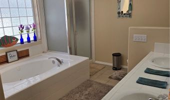 11262 Country Clb, Apple Valley, CA 92308