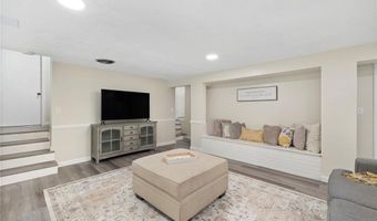 103 BIRCHWOOD Dr, North Kingstown, RI 02852