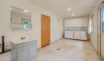 607 Parriott St, Aplington, IA 50604