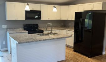 633 N E St, Albia, IA 52531
