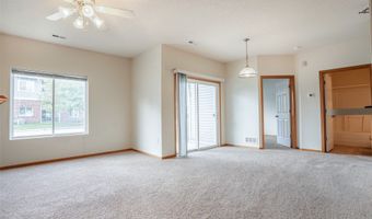 907 7th Ave SE 1, Altoona, IA 50009