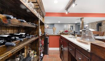 10 Honey Lou Ct, Cranston, RI 02921