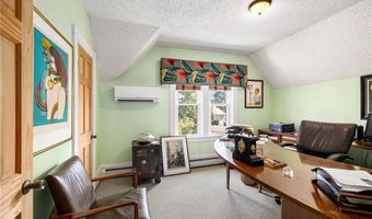 48 Wollaston St, Cranston, RI 02910