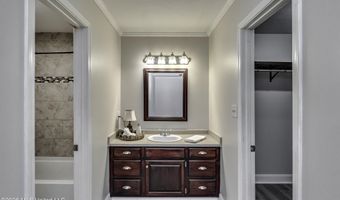 1022 Red Oak Dr, Brandon, MS 39042