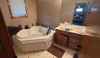 27450 SW 32nd Rd, Beatrice, NE 68319