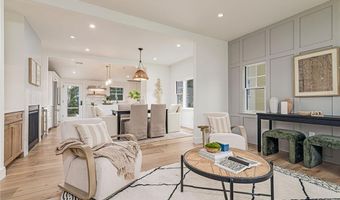 8 Kerins Ter, Newport, RI 02840