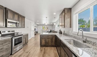 860 1ST St SE, Bandon, OR 97411