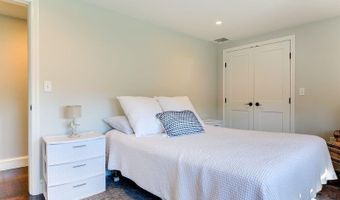 18 Sylvan Ter, Newport, RI 02840