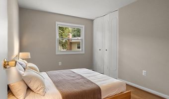 8504 CANTERBURY Dr, Annandale, VA 22003