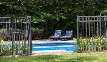 258 Woodridge Dr, North Kingstown, RI 02874
