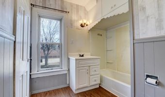 910 2nd Ave, Armstrong, IA 50514