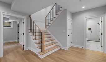 414 N MONROE St, Arlington, VA 22201