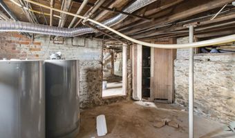 82 Hampshire St, Auburn, ME 04210
