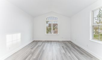 1366 N Bay Dr, Ann Arbor, MI 48103