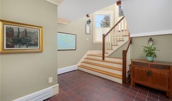 9 Hope St, Bristol, RI 02809