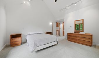 10 Eaton Rd, Amherst, NH 03031
