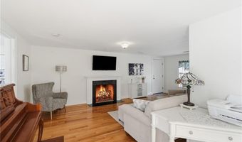 336 Dover Ave, East Providence, RI 02914