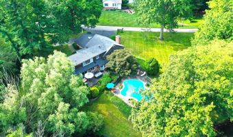 1 Crosstie Ln, Batesville, IN 47006