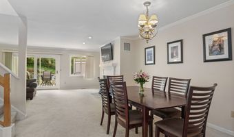 11 Boulevard Dr 10-44, Danbury, CT 06810