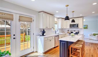 7 Court Ave, Barrington, RI 02806