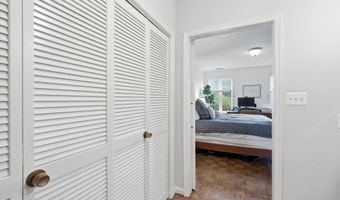 601 WILKES St 301, Alexandria, VA 22314