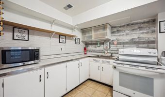 7600 CHARLESTON Dr, Bethesda, MD 20817