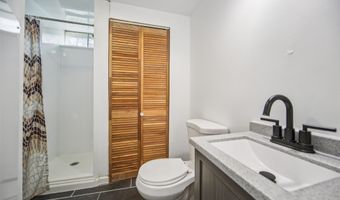 130 E Mckinley Ave, Des Moines, IA 50315