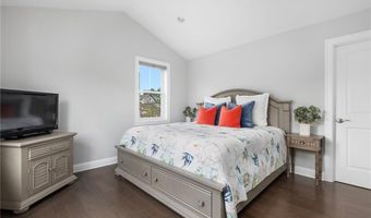 36 Wanda St, Narragansett, RI 02882