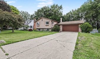 302 Westwinds Dr, Almont, MI 48003