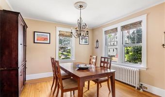 27 Cranston Ave, Newport, RI 02840