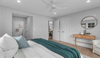24 Perry Ave, Middletown, RI 02842