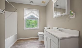 156 Myrtle Ave, Belford, NJ 07718