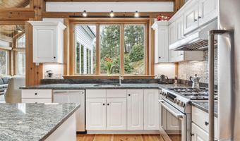 65 Moose Mountain Rd, Brookfield, NH 03872