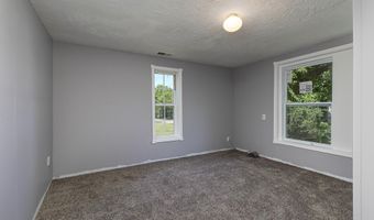 827 S Griffith Ave, Aurora, MO 65605
