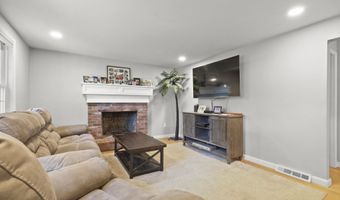 4 Thom Ave, Bourne, MA 02532
