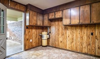 5042 Dummyline Rd, Batesville, MS 38606
