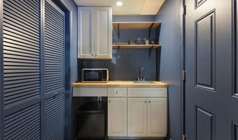 38 Dr. Marcus F Wheatland Blvd 5, Newport, RI 02840