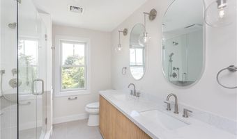 10 Mount Hope Ave, Portsmouth, RI 02871