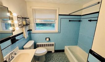 4 Reed Pl, East Greenwich, RI 02818