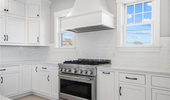 2 Sedge Ct, Narragansett, RI 02882