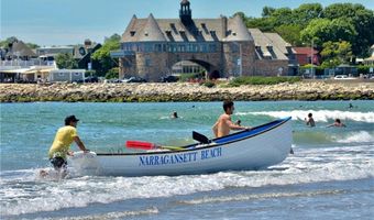 77 Narragansett Ave 2Nd Fl, Narragansett, RI 02882