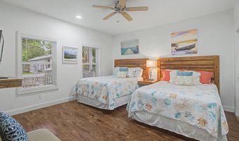 223 Sycamore St, Bay St. Louis, MS 39520