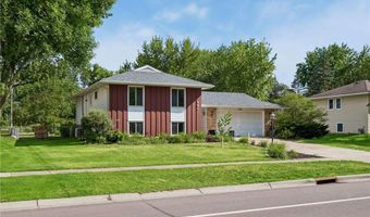 880 Whitney Dr, Apple Valley, MN 55124