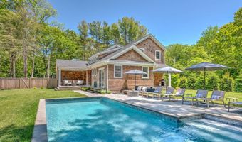 97 Oak Ln, Amagansett, NY 11937