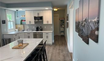 35 Elm St B, Newport, RI 02840