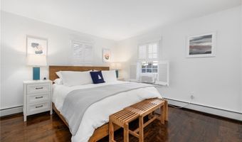 28 John St, Newport, RI 02840