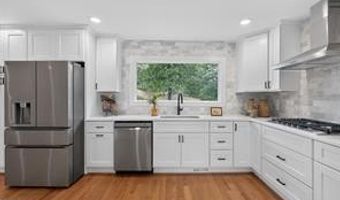 250 ASPEN St, Alexandria, VA 22305