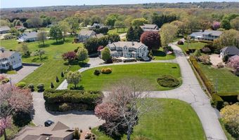 75 N Cliff Dr, Narragansett, RI 02882