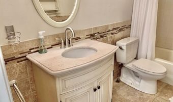 6 Ray Ct, Bedminster, NJ 07921